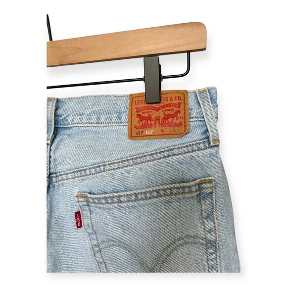 Levi Strauss & Co Women's 501 150th Anniversary Light Wash Floral Patch 29x30 - Picture 6 of 11